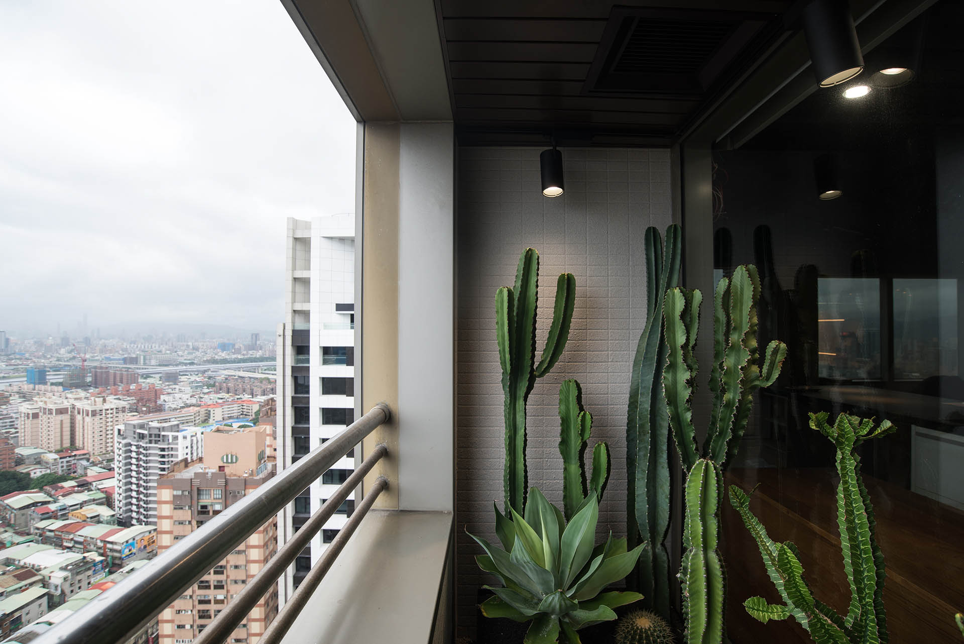 質感陽台改造 深度療癒招待所 6 質感陽台改造 深度療癒招待所 私人招待會所 質感綠景陽台設計6