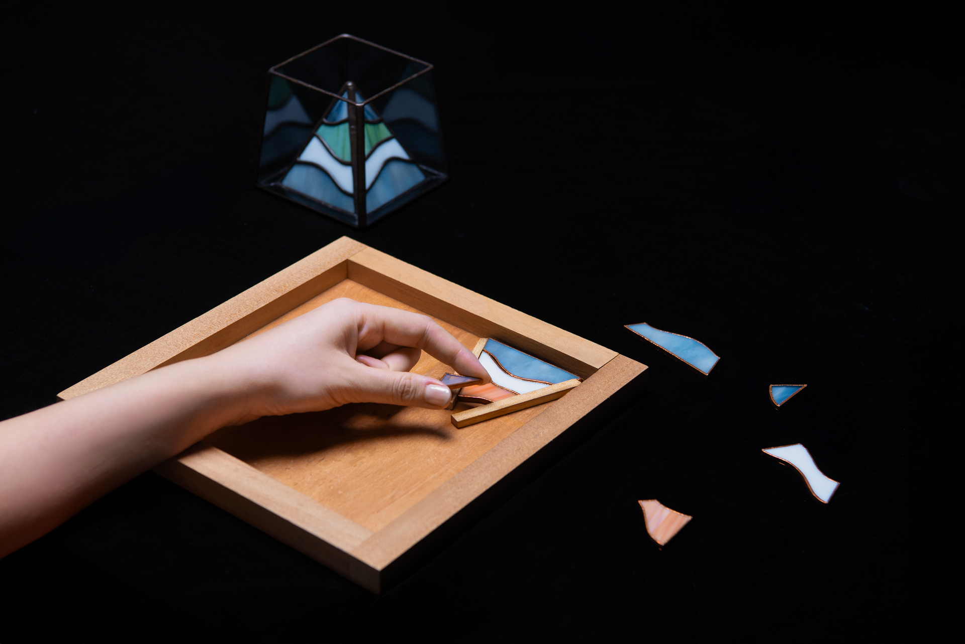 有肉 SUCCULAND 9 週年慶,邀你體驗多肉植藝的魅力 5 聖誕課程鑲嵌玻璃璃光之間-霧隱甜居-選擇玻璃過程