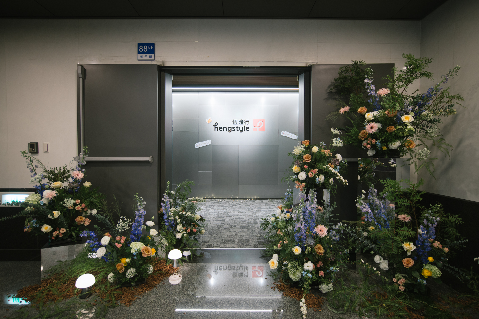 員工活動推薦:恆隆行新裝啟用慶祝 多肉植栽活動 7 辦公室門口佈置