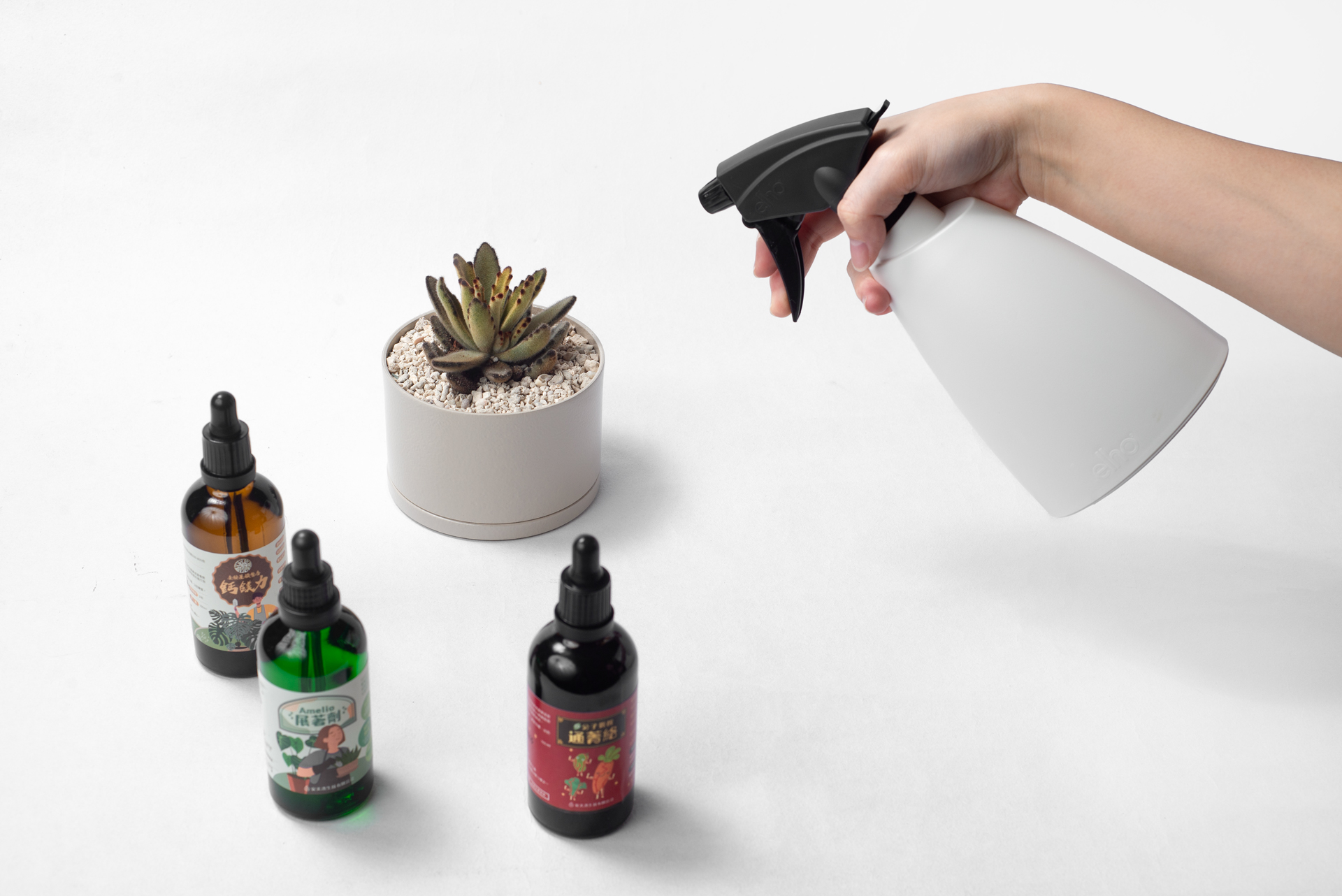 農藥基礎看這篇!種類、使用和哪裡購買 13 安美洛植物營養液 氨基酸螯合技術 對植物噴灑