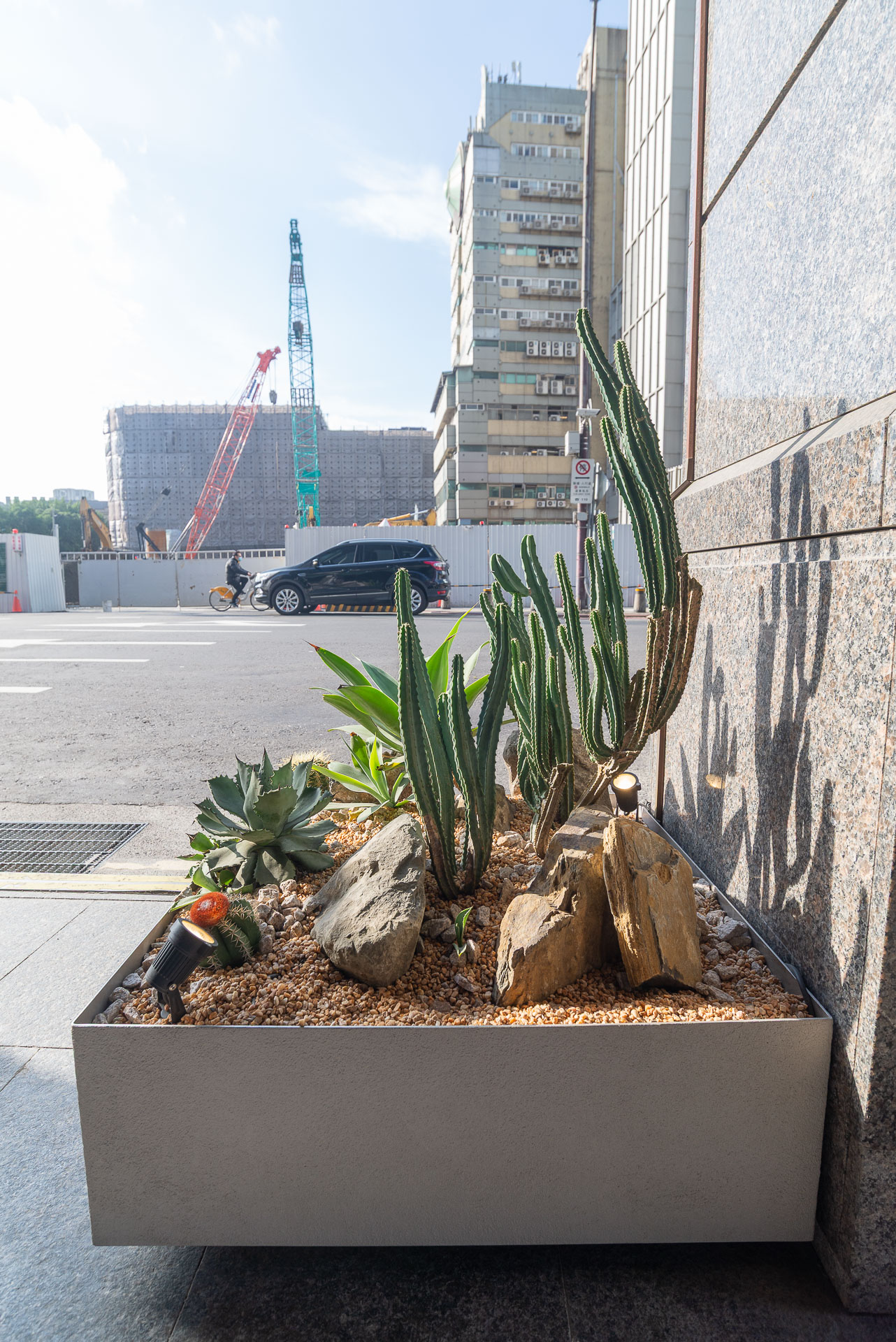 門口造景推薦!品牌新門市怎麼種植物才療癒又自然 27 門口造景推薦!品牌新門市怎麼種植物才療癒又自然 1213 西門町Oani 飯店造景案例72